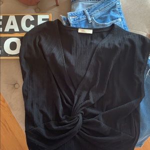 Black low cut top twist detail - soft